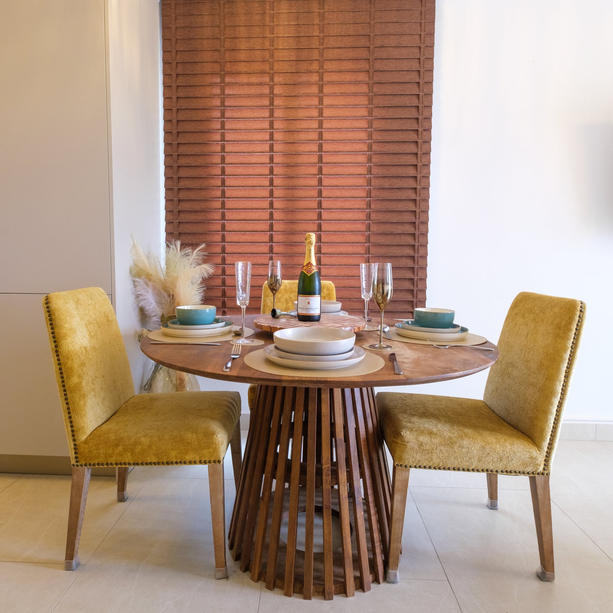 Verde · Dining table