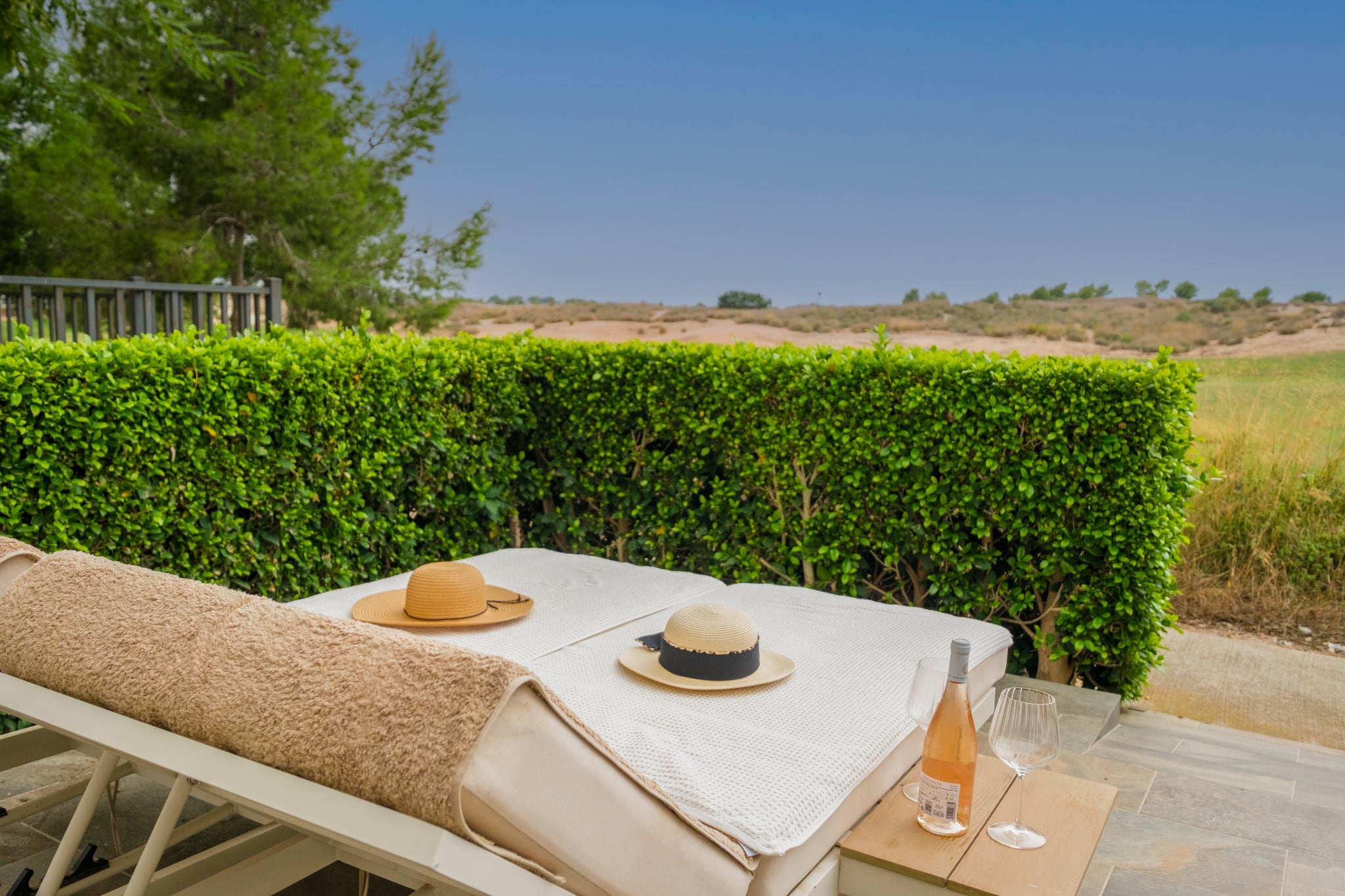 Verde · Garden terrace and golf view