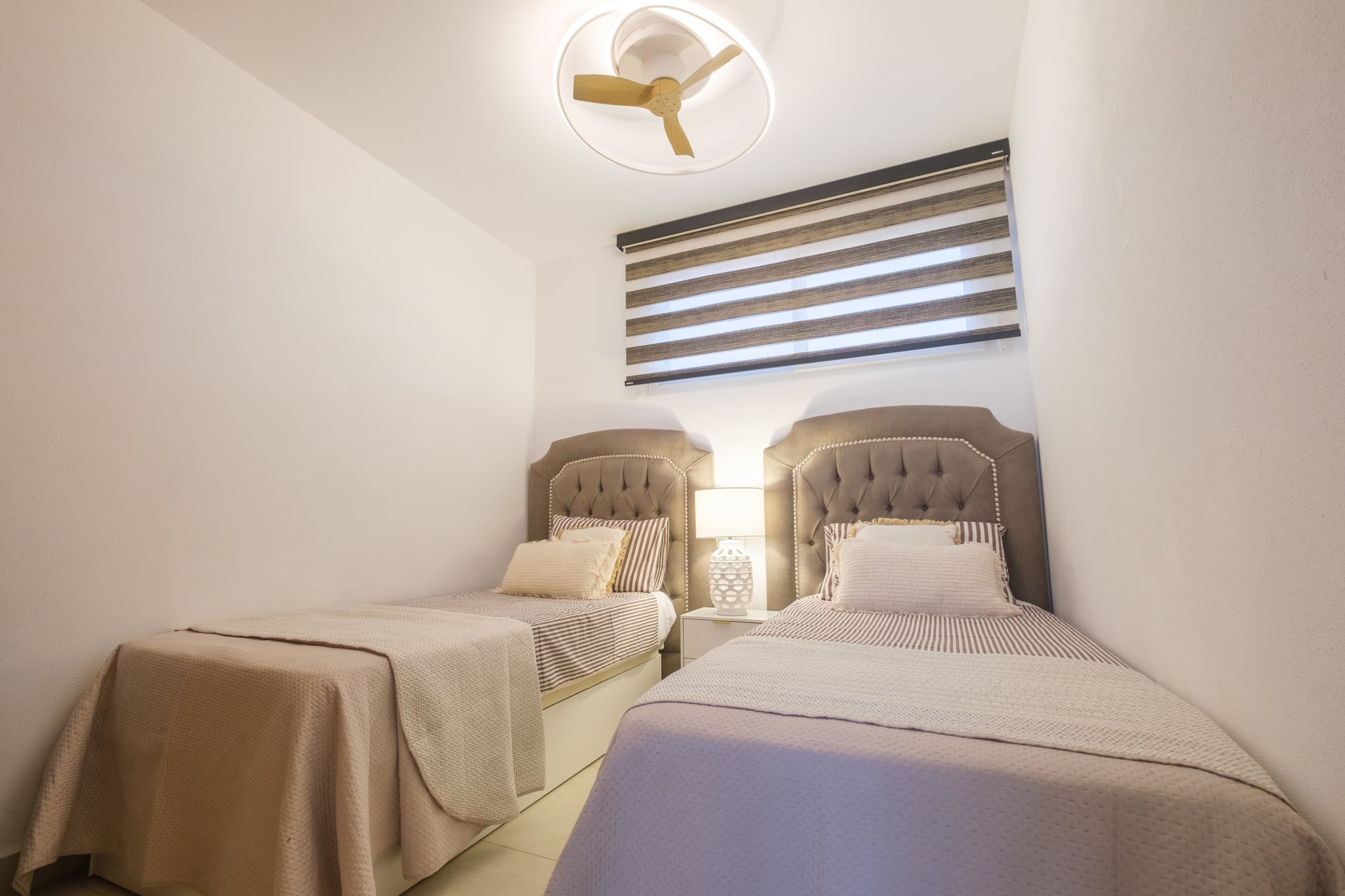 Verde · Twin bedroom
