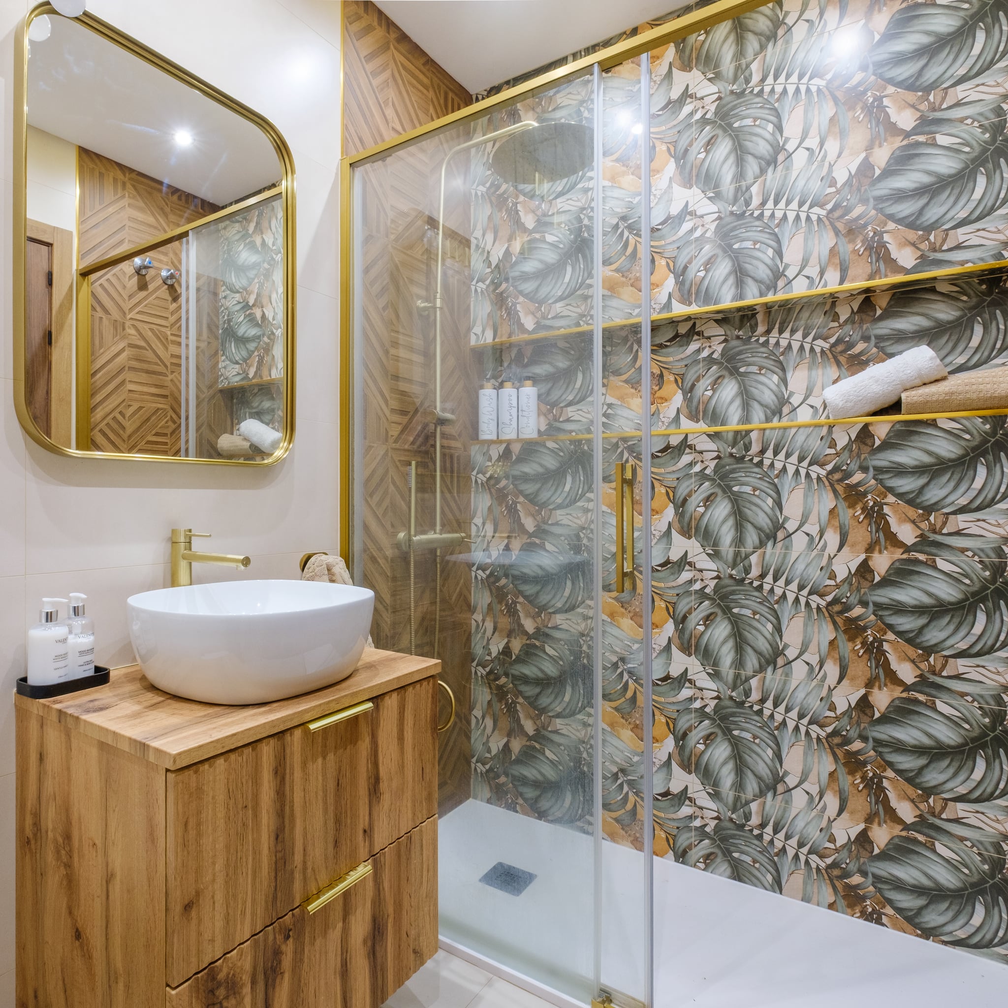 Verde · Bathroom